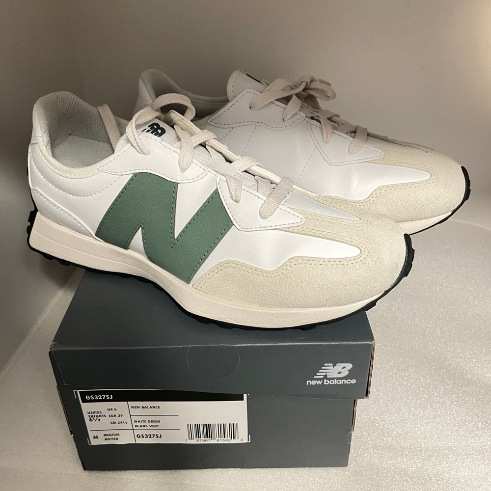 New Balance Women's Sneakers in White and Green